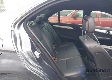 2014 Mercedes-Benz C 250 Luxury/Sport z USA, uszkodzony, nr VIN WDDGF4HB6EA945956